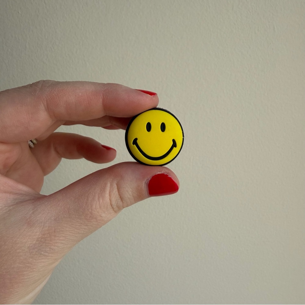 Crocs Jibbitz Smiley Face Charm - Picture 3 of 4
